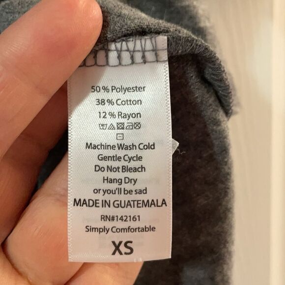 (5/$25) LuLaRoe Geometric/Aztec Print Gray Randy 3/4 top - Picture 5 of 9